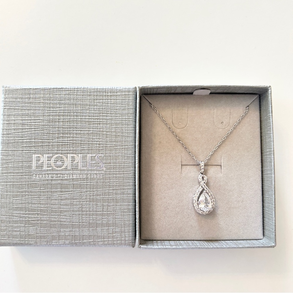 NEW Peoples jewellers white sapphire Teardrop Pendant 925sterlingsilver Necklace